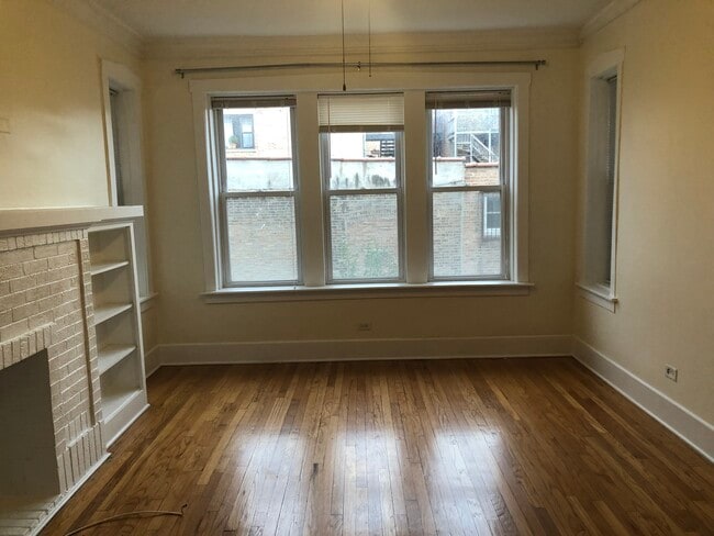 Foto del edificio - 3221 W Division St