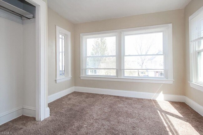 Building Photo - 15816 Grovewood Ave