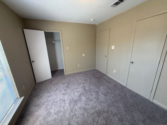 Foto del edificio - 2BD 1.5BA TOWNHOUSE WITH WATER INCLUDED