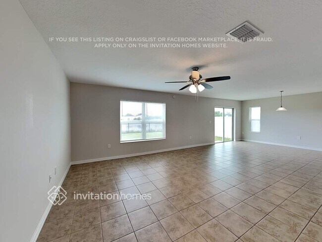 Foto del edificio - 10420 Laguna Plains Dr