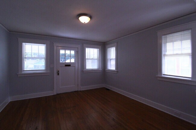 Foto del edificio - September FREE On This 2 Bedroom 1 Bath Ho...