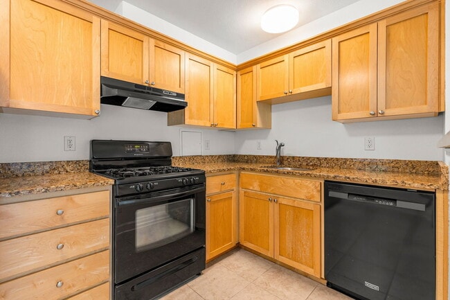 Building Photo - 1205 SW Cardinell Dr