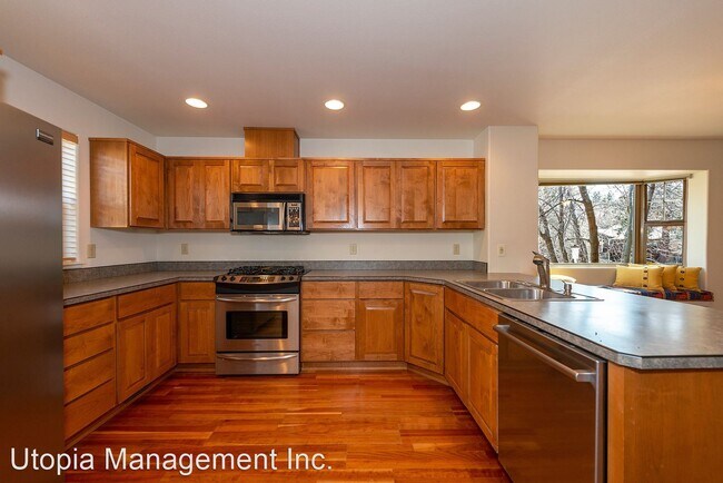 Building Photo - 2 br, 2.5 bath House - 1844 NW Shevlin Par...