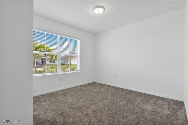 Building Photo - 42392 Cascade Dr