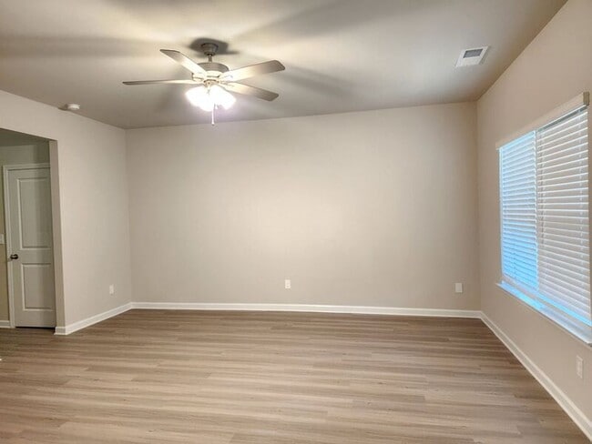 Building Photo - 1531 Persimmon Trce