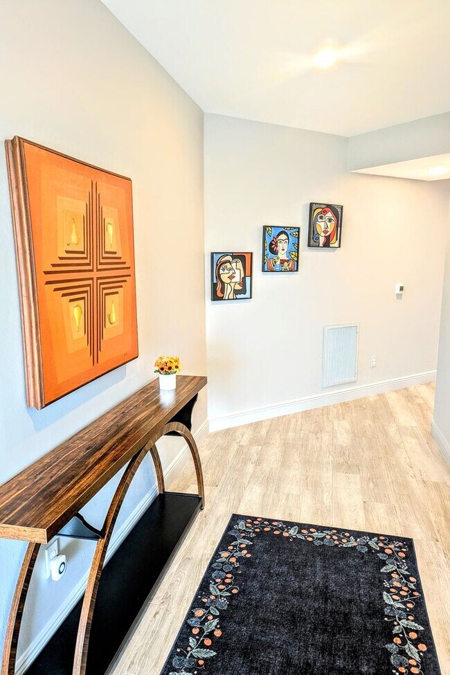 Foto del edificio - Annual Turnkey 3/3 penthouse on waterfront...