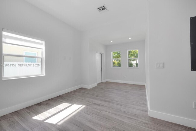 Foto del edificio - 2426 SW 25th St