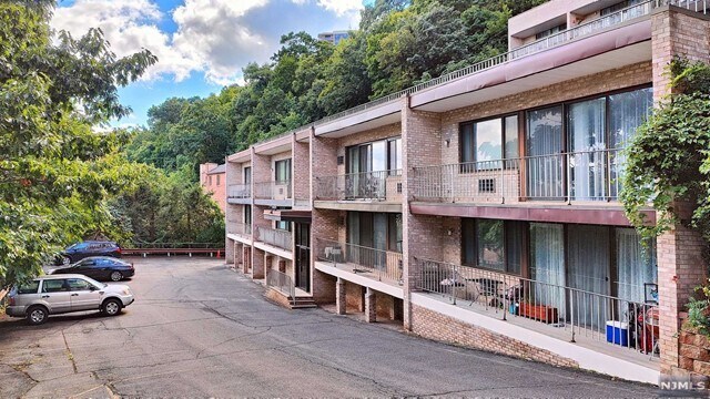 Foto del edificio - 18 Massa Ln