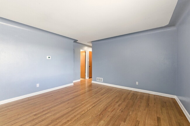 Building Photo - Charming 2 Bed 1 Bath in Park Hill!