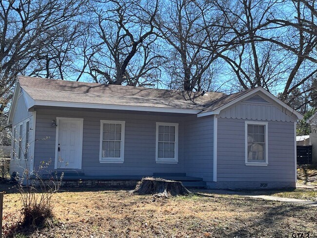 Building Photo - 2616 Oak Ln