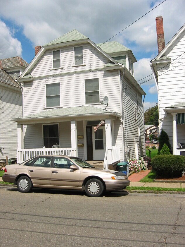 Primary Photo - 716 W Penn St