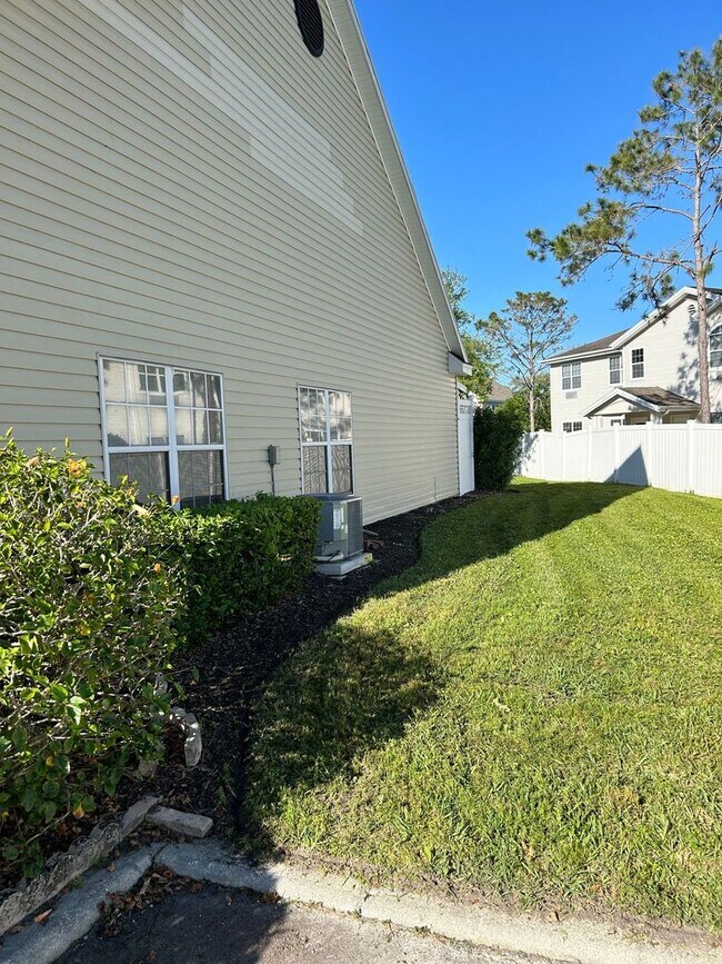 Foto del edificio - Townhouse in gated community