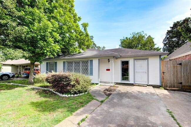 Building Photo - 6919 Schiller St