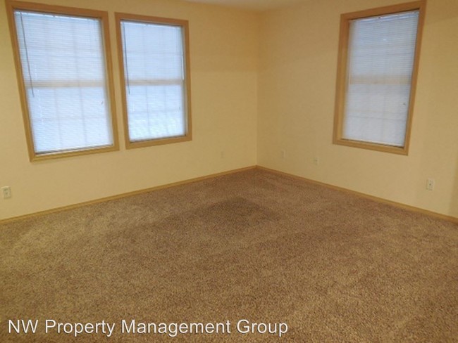 Building Photo - 8113 S Lake Ketchum Rd