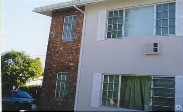 Building Photo - 1810 NE 56th St