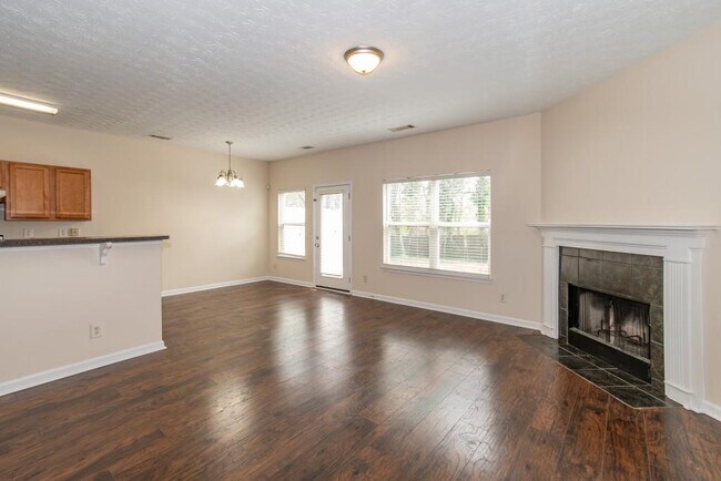 Building Photo - 493 Providence Run Way SE