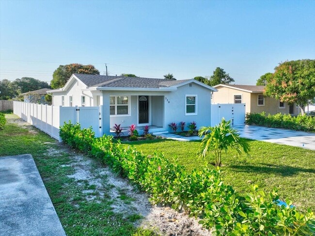 Building Photo - 320 NW 6th Ave