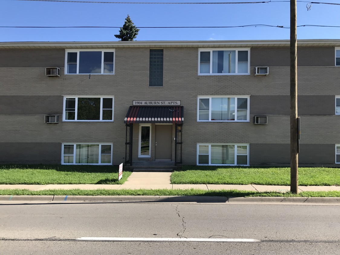 1904 Auburn St Unit 4, Rockford, IL 61103 Apartment for Rent in