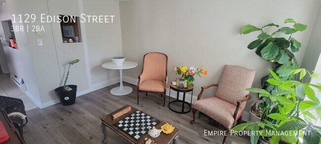 Building Photo - 3 Bedroom / 1.5 Bathroom Home in Allentown...