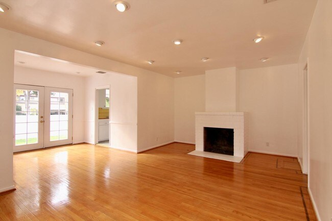 Foto del edificio - 3 bedroom in Encino CA 91436