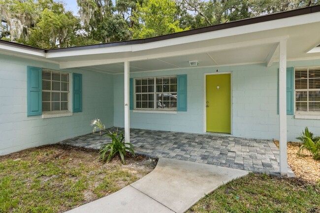 Building Photo - Small Duplex on Amelia Island