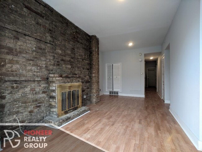 Building Photo - 3542 N Halsted St