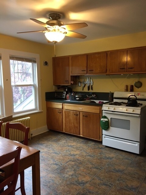 Primary Photo - 33 Maple St