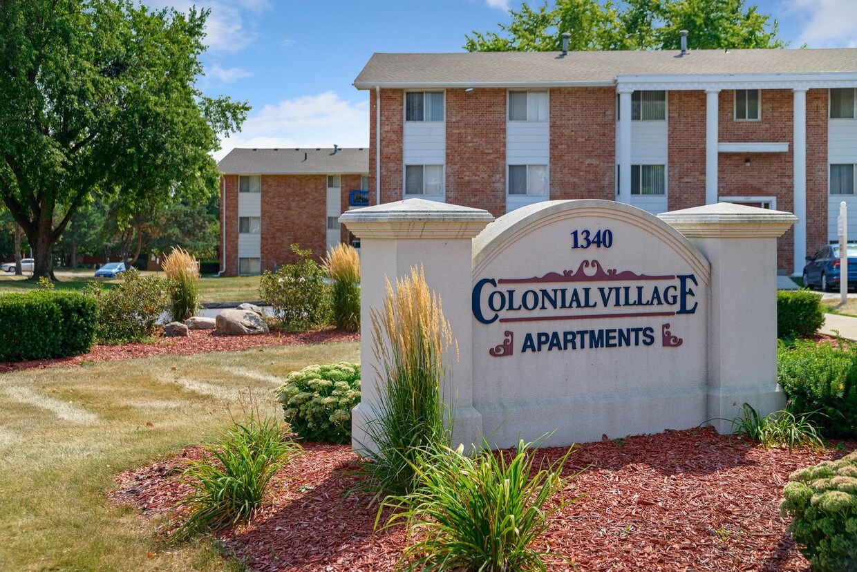 Colonial Village Apartments West Des Moines, IA