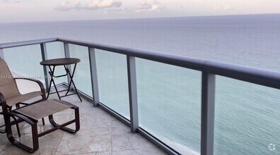 Building Photo - 17001 Collins Ave