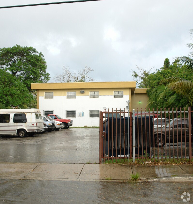 Primary Photo - 131 NW 77th St
