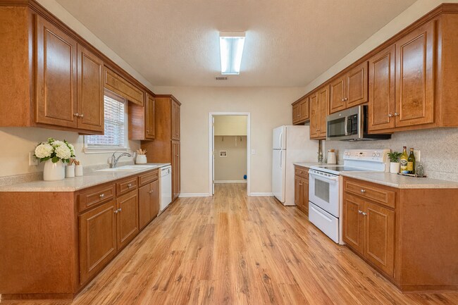 Building Photo - 1131 Trellis Ct