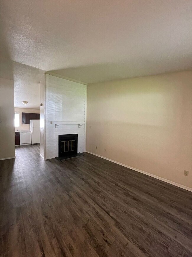 Foto del edificio - Lovely 2 Bedroom 1 Bath Duplex