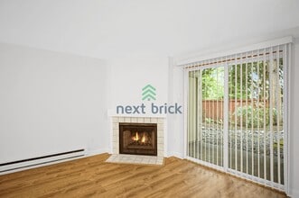 Building Photo - 9474 Woodinville Redmond Rd NE