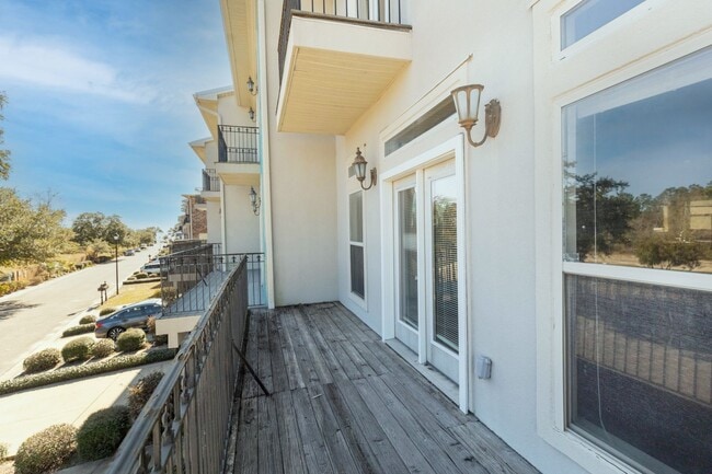Building Photo - CLOSE TO THE BEACH IN LONG BEACH - 2 BED 2...