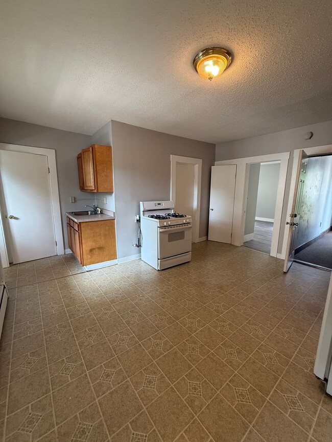207-209 Glen Street - 207-209 Glen Street Apartment