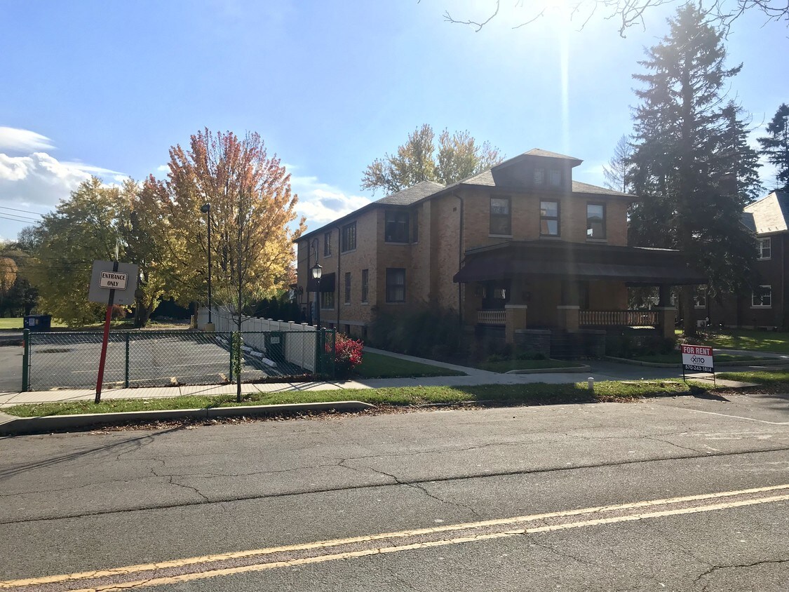 Primary Photo - 215 Wyoming Ave