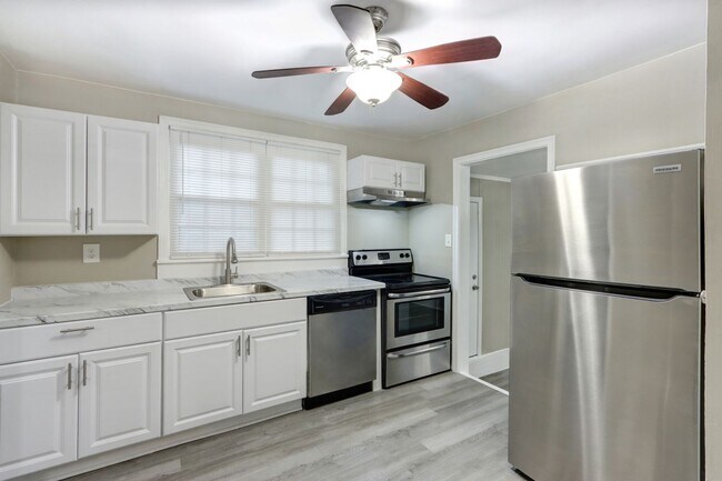 Foto del edificio - Large 4BR/2BA Ardsley Park House For Rent - Huge Yard