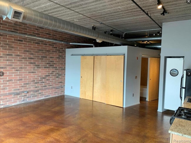 Building Photo - Station 3 Lofts