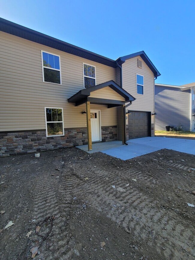 Building Photo - 2585 Casa Cir