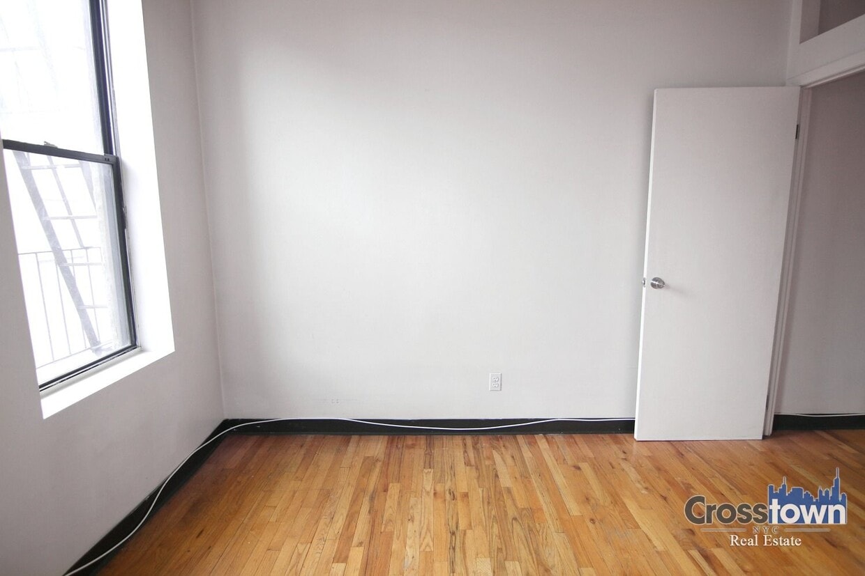 Primary Photo - 344 E 9th St