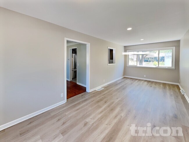 Foto del edificio - 7333 Harriet Ave