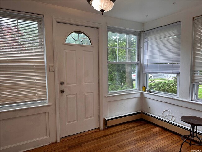 Foto del edificio - 933 Thomas Ave