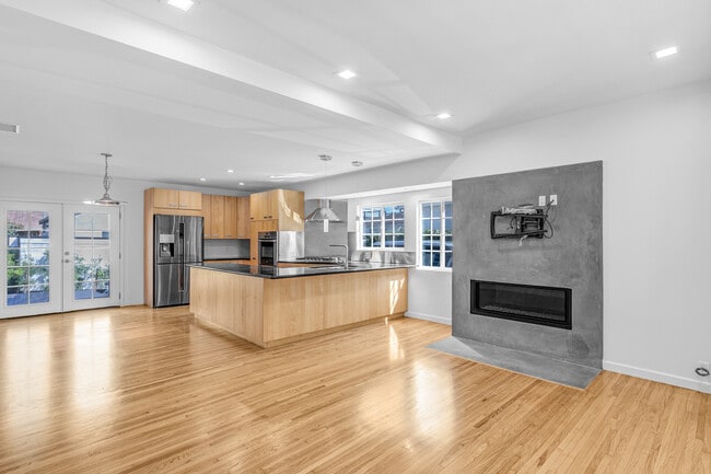 Building Photo - 3620 Tuller Ave