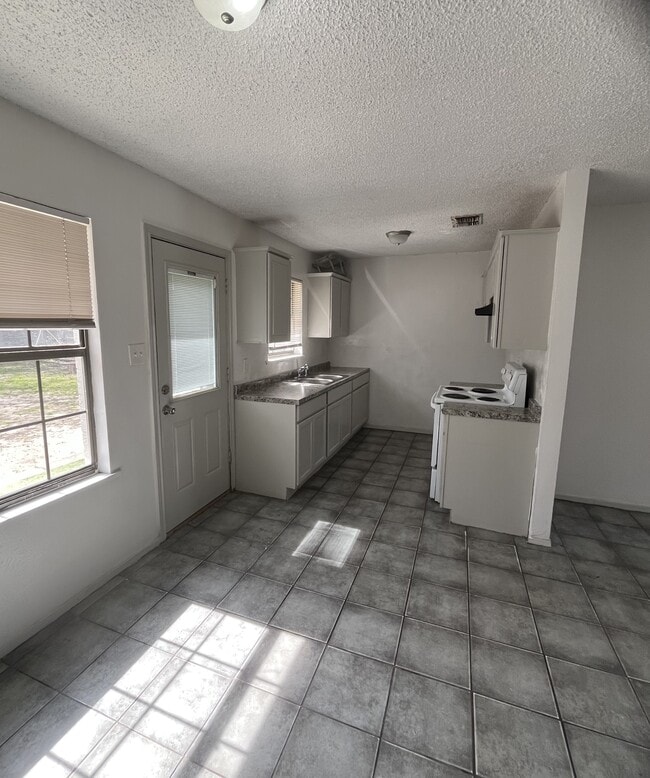 Foto del edificio - 409 Chapparal St