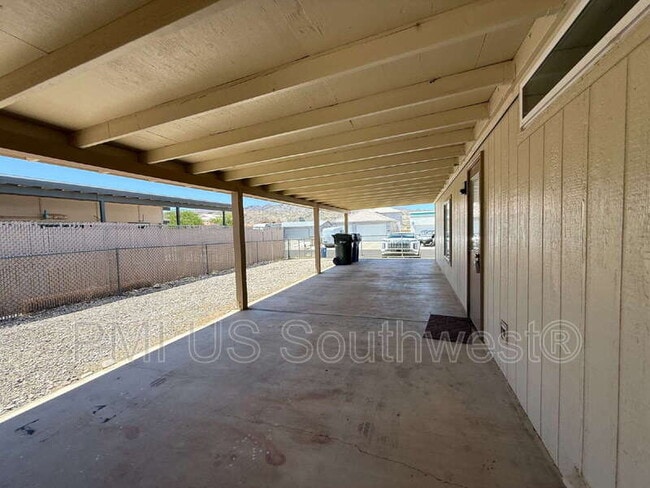 Building Photo - 622 Riverfront Dr