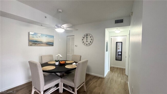 Foto del edificio - 1235 Reserve Way