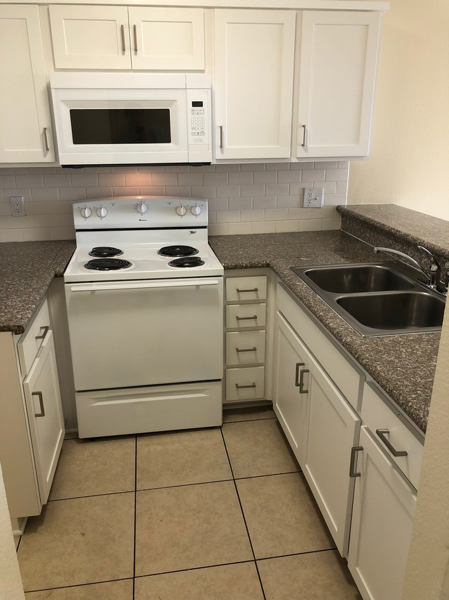 Microwave & Backsplash - Bush Court Apartments