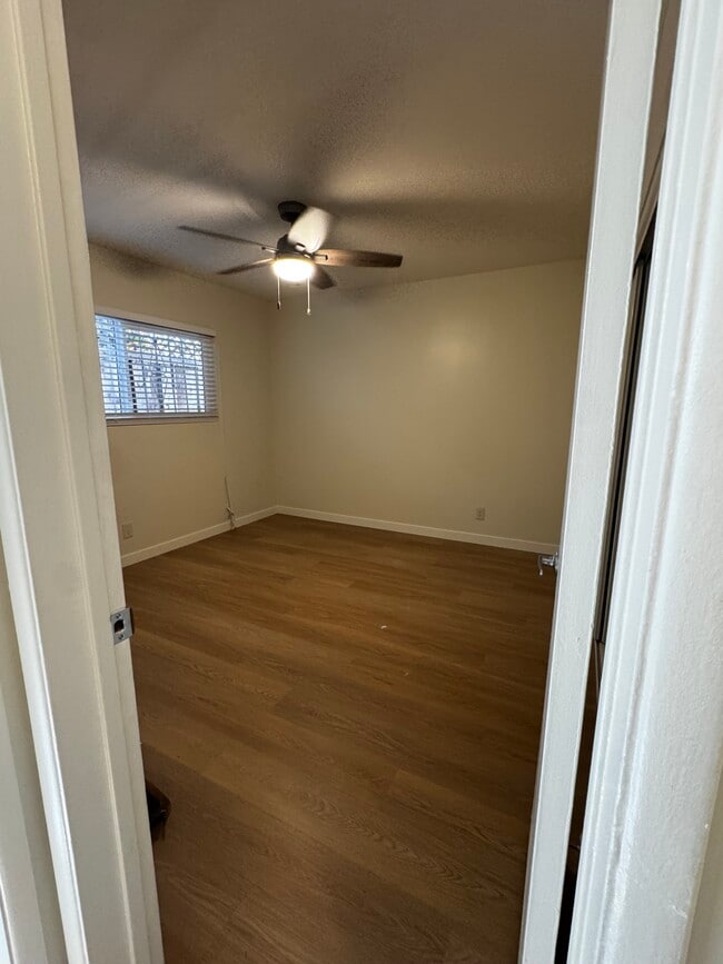 Main bedroom fit king size - 1500 Broadway
