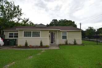Building Photo - 10213 Fairland Dr
