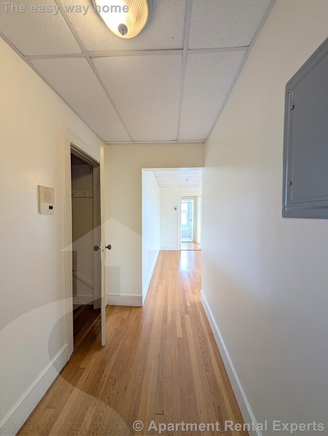 Building Photo - 36 College Ave